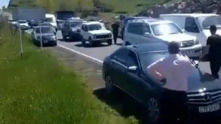 Քաղաքացիները փակել են Երևան-Վարդենիս ճանապարհը. նրանք ավտոերթով կմիանան Բագրատ սրբազանին