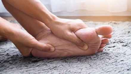 خواب رفتن پاها نشانه کمبود این ویتامین در بدن است