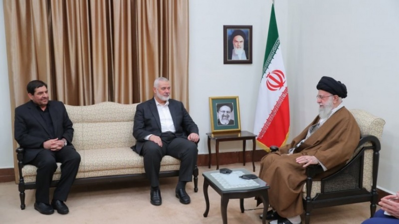 מנהיג המהפכה האסלאמית קיבל את ראש הלשכה המדינית של חמאס