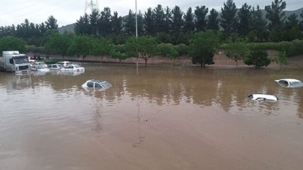 خودروهای گرفتار در سیلاب مشهد