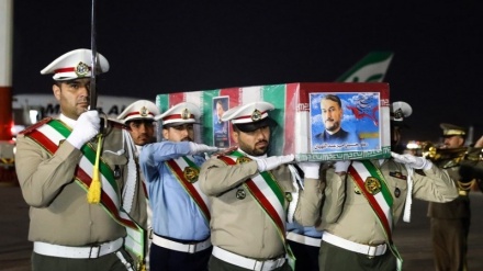 طواف پیکر پاک وزیر خارجه شهید ایران در حرم مطهر رضوی