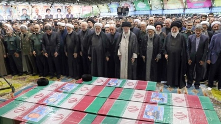 Ali Məqamlı Rəhbər şəhidlərə cənazə namazı qıldı