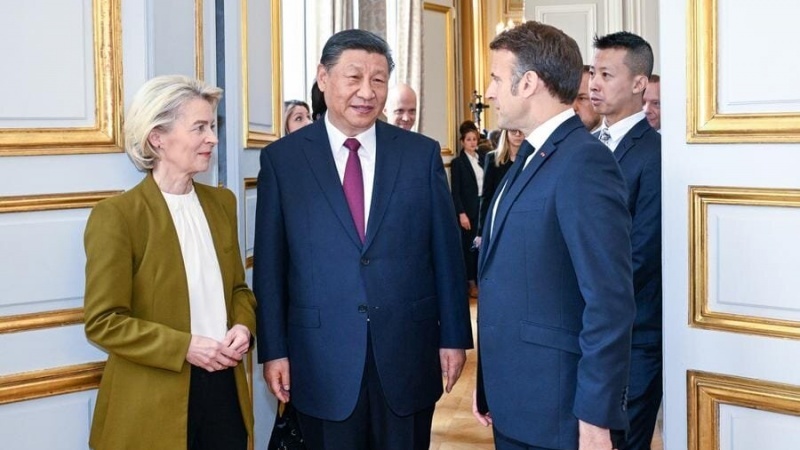 Presiden CIna Xi Jinping dan Presiden Prancis Emmanuel Macron