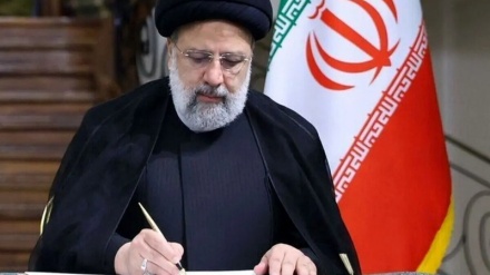 Iran-loving, following Prophet's household two wings of Iranian identity / Message from Iranian president 