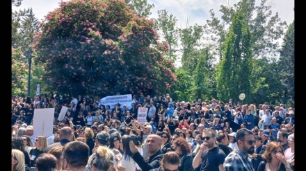 Mësuesit mblidhen para Parlamentit turk për të protestuar kundër dhunës në shkolla