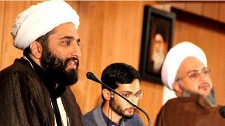 Tenue de 327 sièges de libre-pensée dans les séminaires religieux iraniens