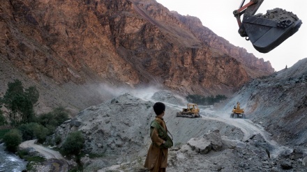 تاکید حکومت طالبان بر کوتاه کردن دست مافیا از معادن افغانستان 
