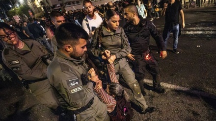 Mijëra njerëz protestojnë në Tel Aviv kundër Netanyahut
