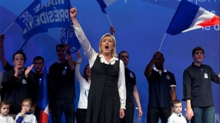 Francia, terremoto nella politica: i gollisti si alleano con Le Pen