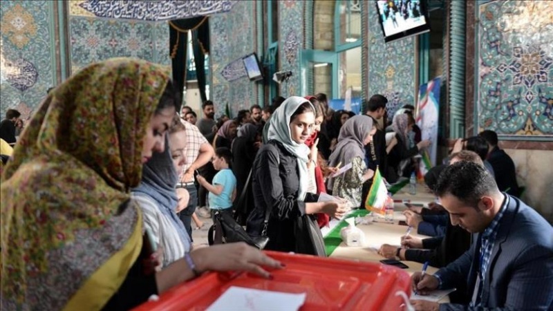 İranlılar, seçimlere geniş çapta katıldı