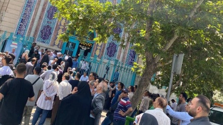 حضور گسترده ایرانیان پای صندوق های رای
