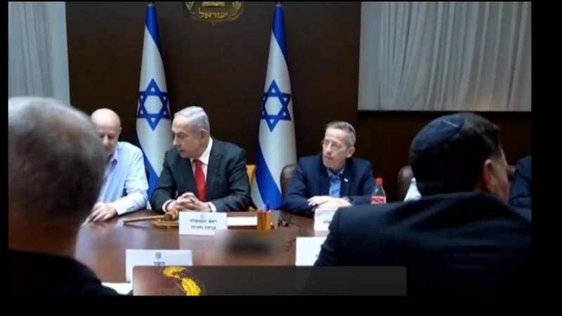 Kryeministri izraelit shpërndan kabinetin e luftës pas largimit të zyrtarëve kryesorë
