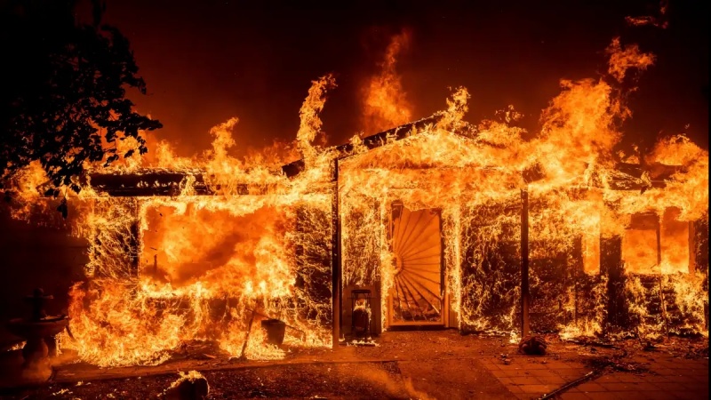 יותר מ-1200 מפונים בעקבות שריפות שפרצו בקליפורניה