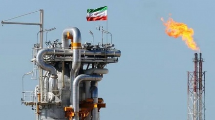 Irani inauguron 17 projekte të reja nafte, rafinimi dhe petrokimike