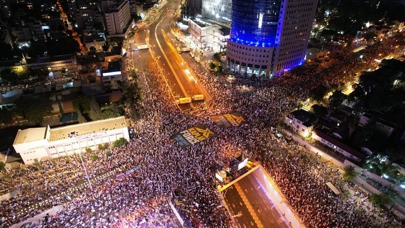 Migliaia in piazza contro Netanyahu, 12 arresti, anche reporter