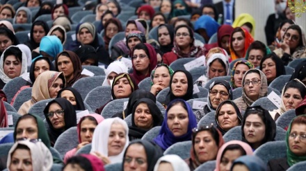 تصمیم عجیب طالبان؛ حقوق یکسان پنج هزار افغانی برای همه زنان کارمند