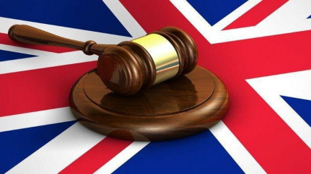 Scandalo in Inghilterra; rapporti immorali con due suoi allievi, insegnante condannata a 6 anni e mezzo di carcere