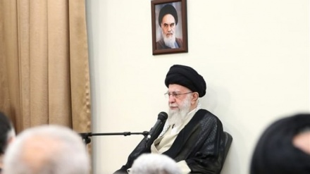 رهبر معظم انقلاب: هرکس به پیشرفت ایران علاقه دارد در انتخابات شرکت کند