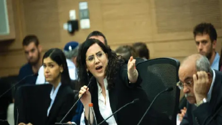 לזימי לנתניהו: מפקיר את האסירים ומתעסק בכמה אתה קורבן