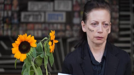 קריאות לנועה ארגמני: אל תטוסי עם נתניהו - הוא מנצל אותך