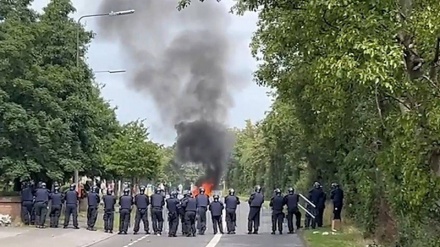 Përleshje të dhunshme mes anti-emigrantëve dhe policisë irlandeze