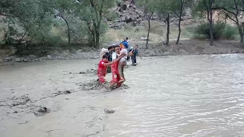 باران سیل آسای تابستانی گردشگران خراسان رضوی را غافلگیر کرد