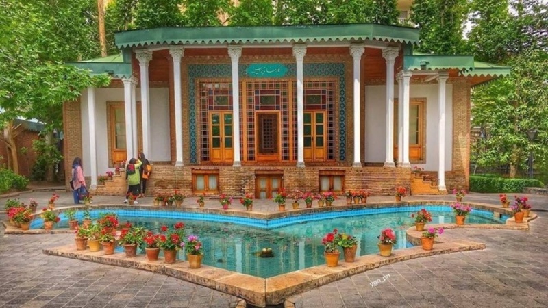 心地よいイランの家屋での温かなもてなし