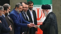 イラン最高指導者ハーメネイー師は5日、同国大統領選挙の決選投票に際し、「人々の関心は前回より高まっていると聞いている。もしそうであれば、喜ばしい。神の思し召しで、人々が最良の選択をできることを望む」と語りました。