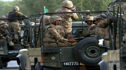 Pakistan'da askeri kışlaya terör saldırısı yapıldı