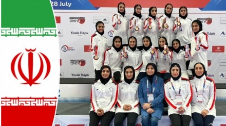 12 Medaillen für iranische Mädchen bei internationalem Karate-Wettbewerb in Russland