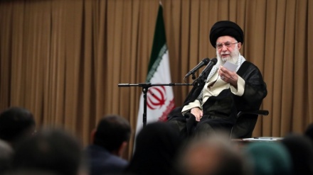 Leader emphasizes formation of an efficient, pious, revolutionary government in Iran