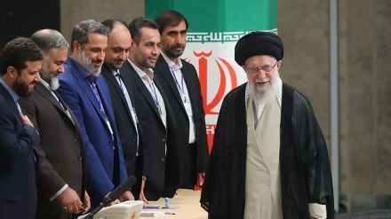 Ayatullah Khamenei: Rakyat Iran Tuntaskan Tahap Kedua Pilpres dengan Tekad Ganda