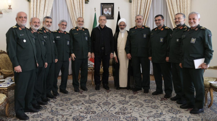 پزشکیان: پرچم آزادگان جهان امروز بر روی دوش ماست / دیدار رئیس‌جمهور منتخب با فرماندهان سپاه پاسداران