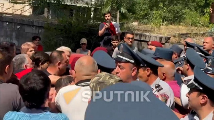 Բողոքի ակցիա Երևանում. բնակիչները դժգոհ են, որ բակում ուզում են կլինիկա կառուցել