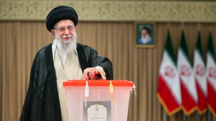 イラン最高指導者「人々の関心は前回より高まっている」