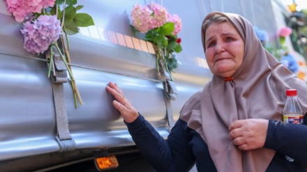 Un momento per uccidere i musulmani; rileggere complicità deliberata dell’Occidente nel massacro dei musulmani a Srebrenica