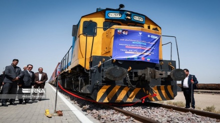 Iran, inaugurato treno container per la Cina