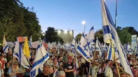 Демонстрация тысяч протестующих против Нетаньяху в Тель-Авиве