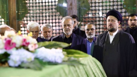 Le président iranien et les membres du cabinet renouvellent leur allégeance aux idéaux de l'Imam Khomeini
