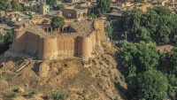 La ubicación del Castillo Falak Aflak es como una joya en medio de la ciudad de Khorramabad, Irán