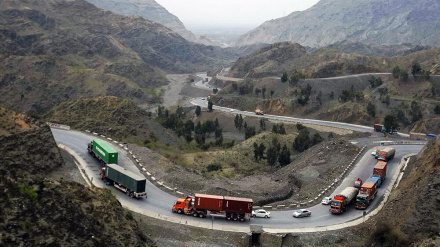 د افغانستان او پاکستان د سوداګرۍ کچه له دوه نیم میلیاردو څخه ۷۰۰ میلیون ډالرو ته راټیټه شوې