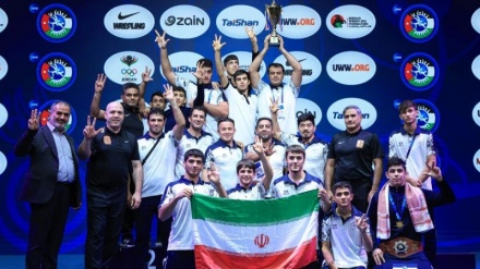 L'équipe iranienne de lutte gréco-romaine junior est devenue championne du monde