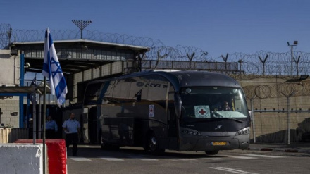 Siyonist rejimin hapishanelerinden serbest bırakılan Filistinli esirlere işkence yapıldı