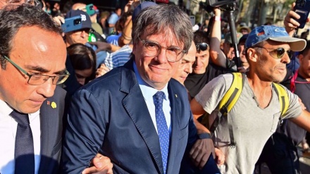 Ish-udhëheqësi katalanas Carles Puigdemont kthehet në Spanjë dhe zhduket sërish
