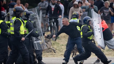 Uingereza katika dimbwi la ghasia za siasa kali za wafuasi wa mrengo wa kulia