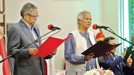 অন্তর্বর্তীকালীন সরকারের প্রধান উপদেষ্টা হিসেবে শপথ নিলেন ড. ইউনূস