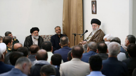 Imam Khamenei: Hadapi Perang Psikologis Musuh secara Cerdas!