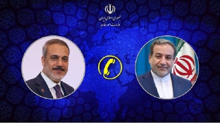 שרי החוץ של איראן וטורקיה שוחחו על הנושאים המעניינים את שתי המדינות