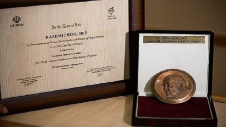 Two German and Austrian scientists win Royan International Festival Award in Iran