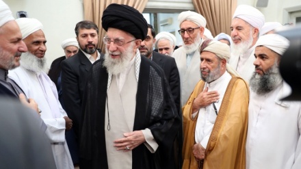 Imam Khamenei dalam Pertemuan dengan Ulama Sunni Iran: Melindungi Identitas 